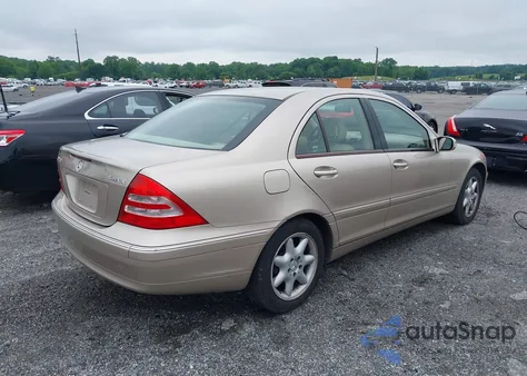 2004 Mercedes-Benz C 240 4Matic из США, поврежденный, VIN WDBRF81J14F450611
